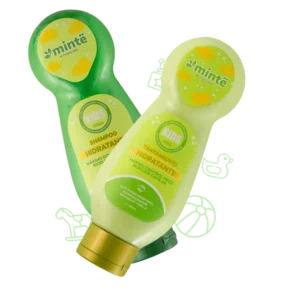 Botellas Minte Kids hidratante shampoo y tratamiento colocadas en ángulo sobre superficie