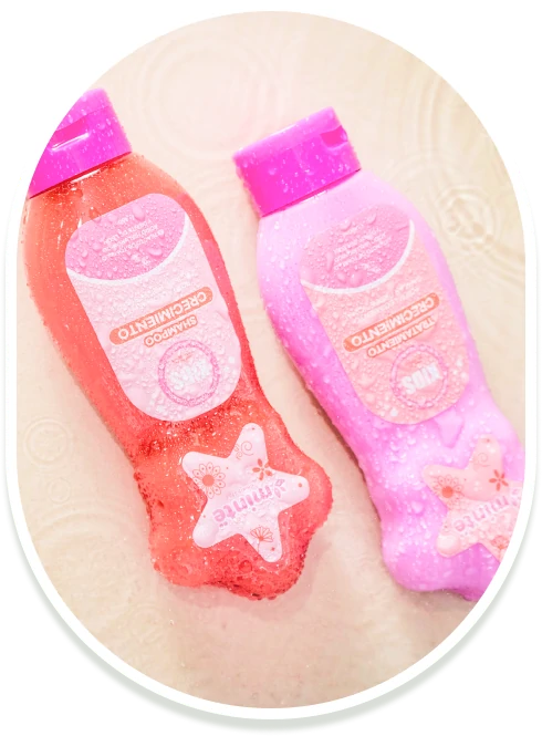 Botellas de shampoo y tratamiento crecimiento infantil Minté color rojo y rosa con gotas de agua