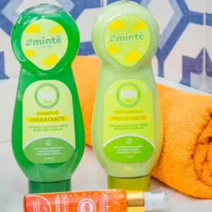 Shampoo y tratamiento hidratante para niños Minté con aceite capilar reparador